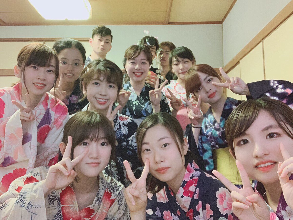2022guidance's tweet photo. 伝統系サークルの学術文化会茶道部を紹介します！😆

「男女問わず16名」募集中✨

毎週水金曜日に活動してます！
水曜日は15時半から、金曜日は16時半から和室にてお稽古してます。抹茶を美味しくたてる練習をしたり、着物の���方を練習したりしています☺ https://t.co/S8mvTaxC3r