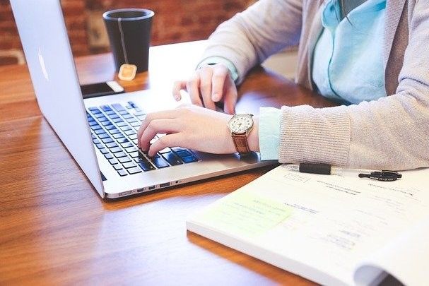 TRBCSevilla's tweet photo. ¿Cómo realizar trámites con la Seguridad sin certificado digital durante el estado de alarma? https://t.co/ZqSzsfB7o3 https://t.co/De1Pxb8DxF