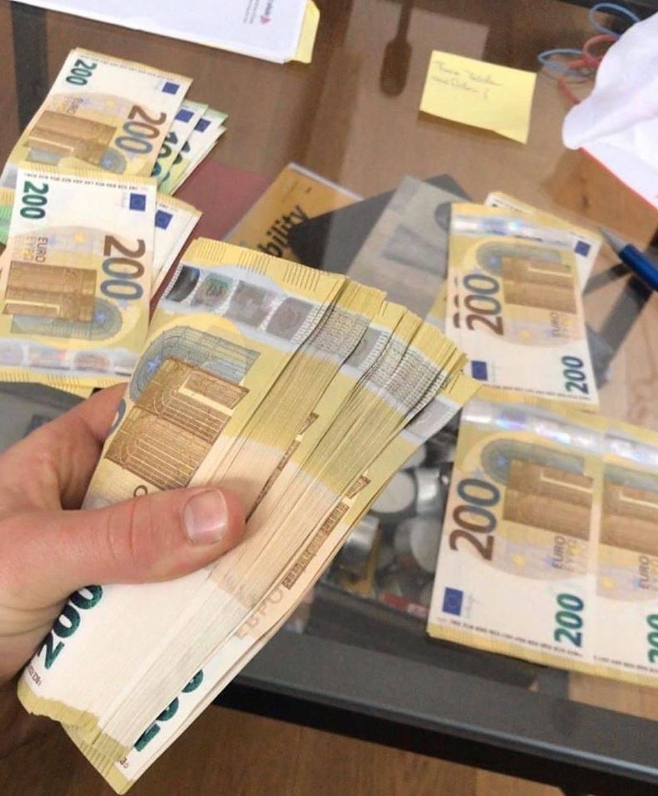 LisaAllem's tweet image. 💰💰💰💰💰.... .
DM us today to begin via 
WhatsApp : +1 (517) 604-4720
#fundrise #fundjavendryshe #malalafund #the_imf #globalfundwomen #theellenfund #school4success #dailydose #nyse #cleverinvestor #entrepreneurs_live #worldeconomicforum #4_billionaires #savetoinvest