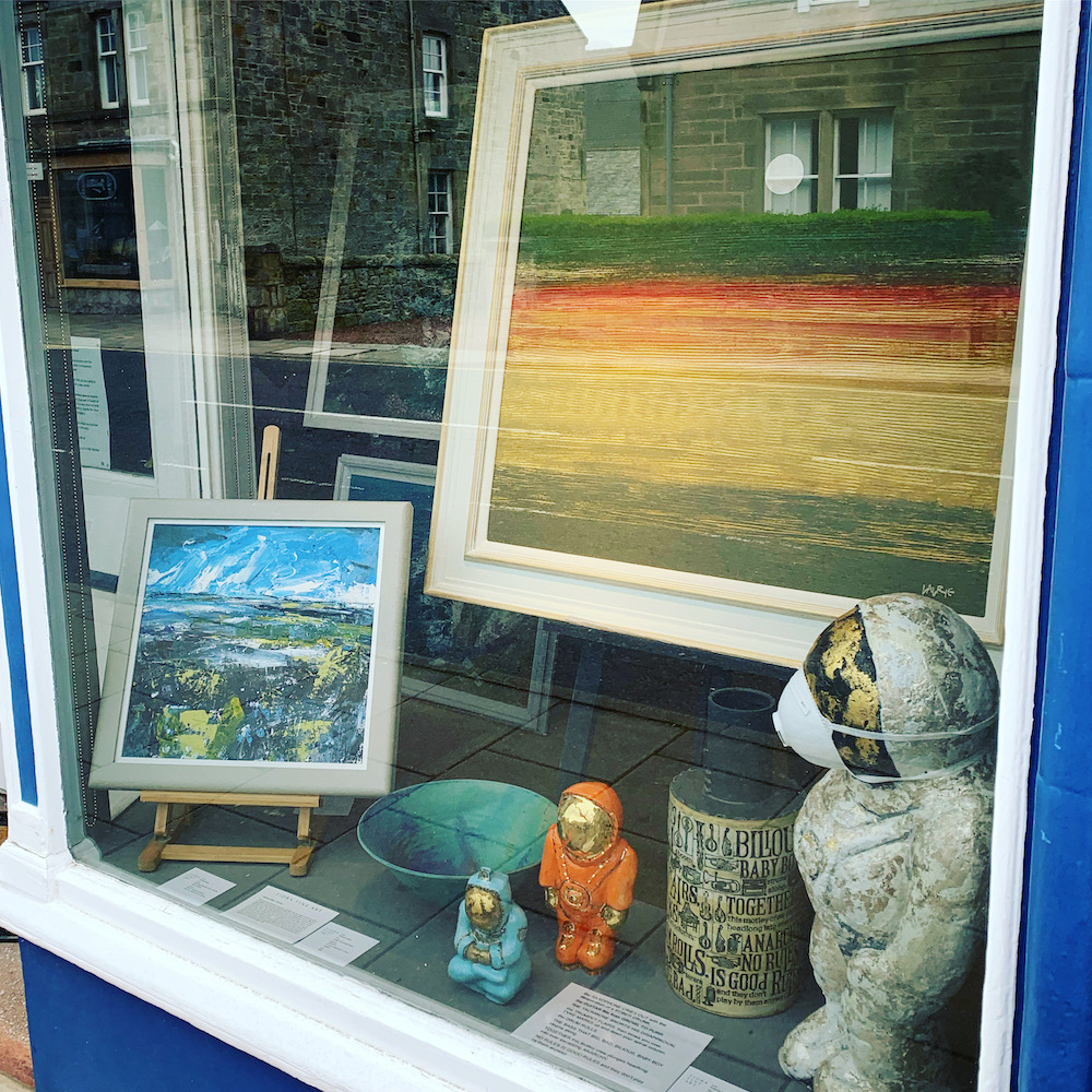 FidraFineArt's tweet photo. Had a few things to do in the gallery yesterday so swapped around the windows. Have a look if you are out exercising in #Gullane today.
#eastlothiangallery #astronaut #gallerywindow https://t.co/f0MSWB1ydr