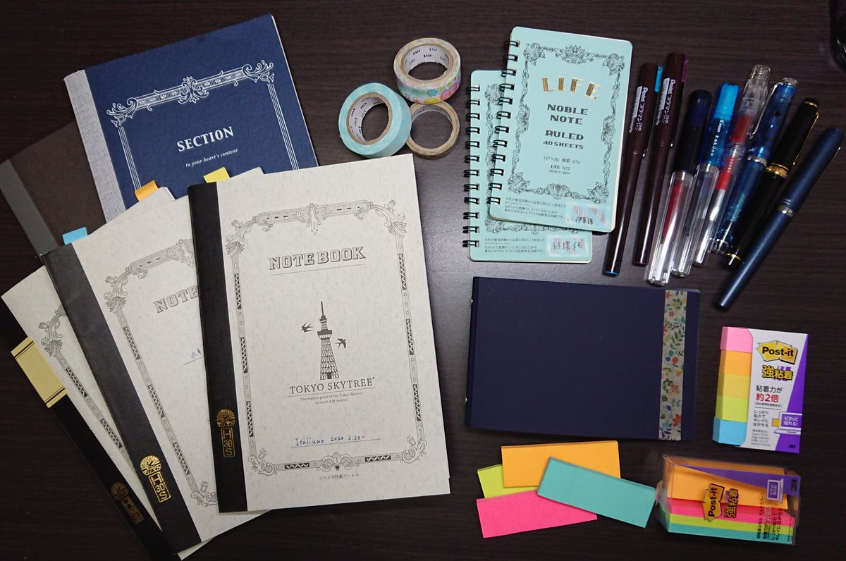 Kabosu Na Twitteru むしろ教えて欲しい側ですがー 仕事 趣味など用途別にノートを分けて ノート内も項目別に色を変える 見やすく 万年筆もノートもいろいろ使えて嬉しいw まとめはミニルーズリーフ 最初からまとめるならミニノート 好きなものに囲まれて幸せ