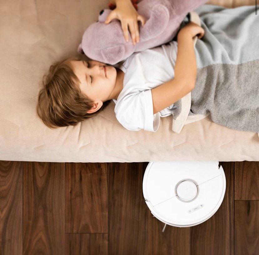 RoborockJ's tweet image. 【Instagramにてプレゼントキャンペーン実施中！】

お子さんが寝ている時でも #roborockS6 なら大丈夫👍
パワフルなのにとっても静かなお掃除が可能😃✨
これなら安心していつでもお掃除できますね🤗

#roborock #ロボロック #ロボロックのある生活