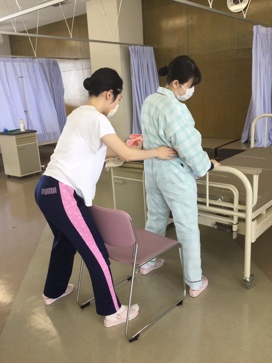 ユマニテク看護助産専門学校 老年看護 学年実習 本日3年生の授業では食事介助 入浴介助の方法についての実習を行いました 一部対面授業を開始しておりますが 手指消毒 マスク着用 換気 分散登校はもちろん 実習においても少人数での実施をして ユマニテク看護助産専門学校 老年看護 学年実習 本日3年生の授業では食事介助 入浴介助の方法についての実習を行いました 一部対面授業を開始しておりますが 手指消毒 マスク着用 換気 分散登校はもちろん 実習においても少人数での実施をして