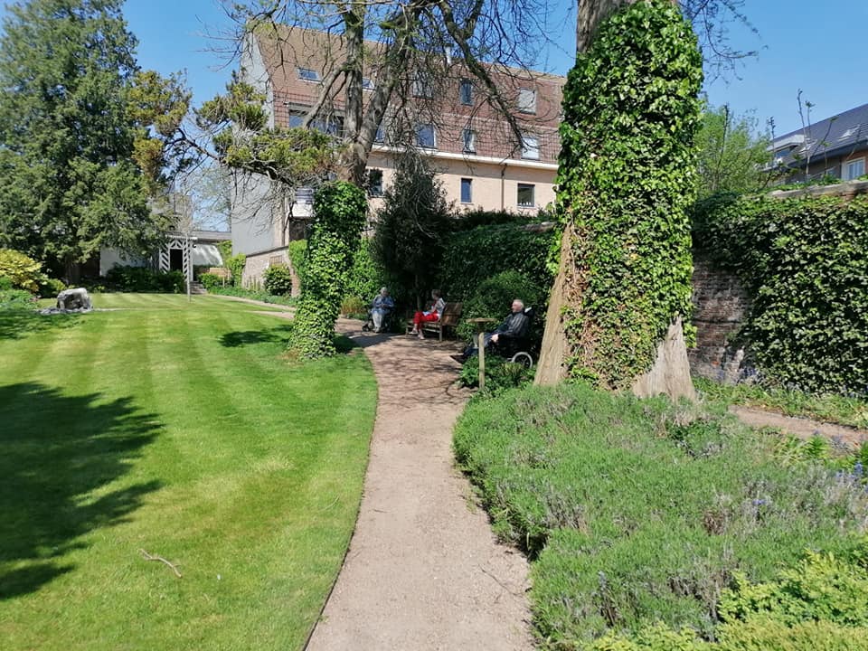 TalbotHousTubby's tweet photo. During lock-down, the residents of the nearby carehome are invited into our garden. As Tubby said: "Come into the Garden, and forget about the war.". So happy we can keep doing our bit despite our closure.
Support the House on https://t.co/ve4HWo02jW
#StandwithTalbotHouse https://t.co/sJG2CQaenY