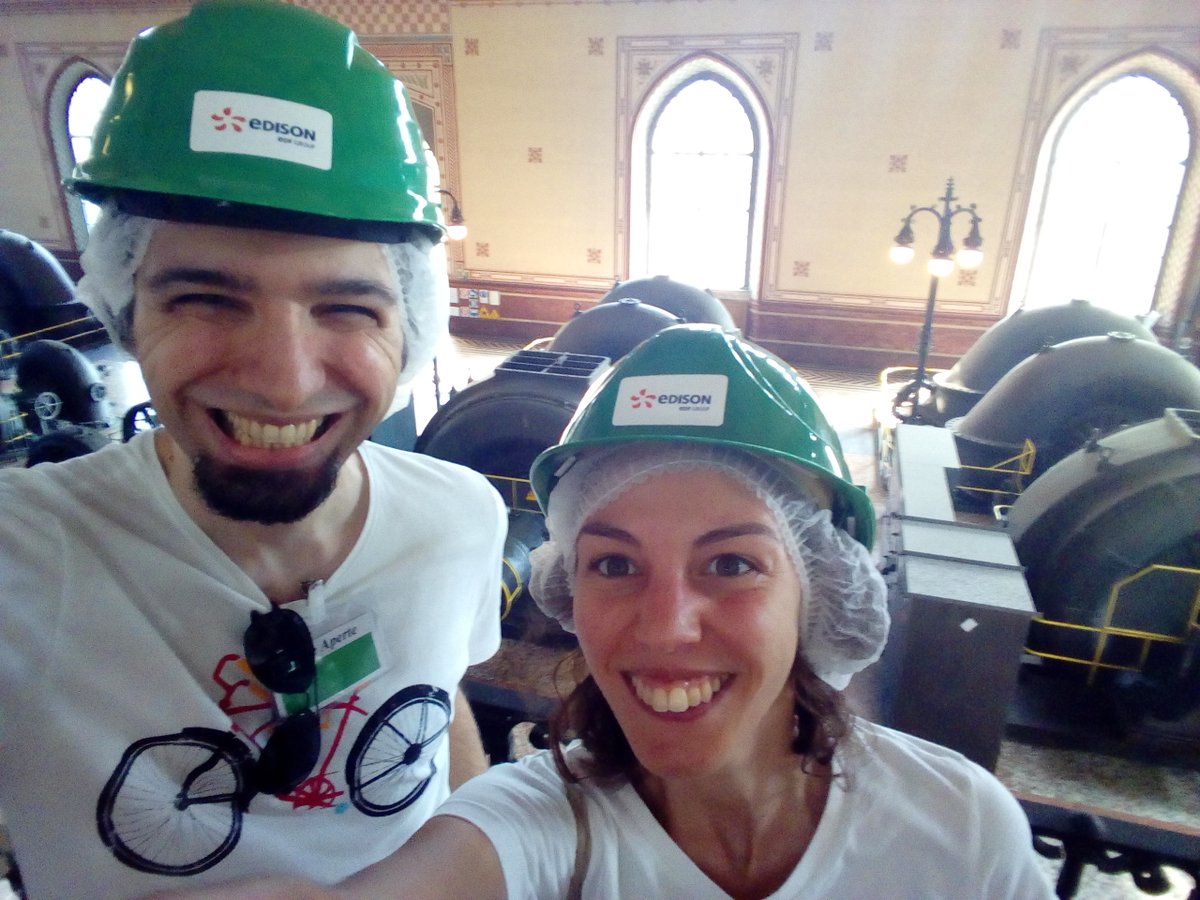 Il fiume #Adda, con le sue centrali elettriche, ci mostra come la collaborazione tra #uomo e #AmbienteMW può essere utile e circondarci di bellezza. Le abbiamo vissute per #VilleAperte, le riviviamo con i disegni del taccuino di <a href="/GiorgioPandiani/">Giorgio Pandiani</a>. In attesa di tornarci!#MuseumWeek