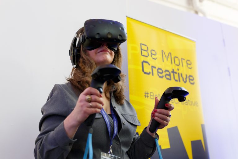 invest_wm's tweet photo. Creative Enterprise are moving their latest #FutureStudios bootcamp online. The webinars will run from 18th May - 4th June and will provide #businesssupport to screen companies (film, TV, games, immersive & digital).
Register here> https://t.co/qcZDKNdKaN
@creativeengland https://t.co/uLJnEULhOQ