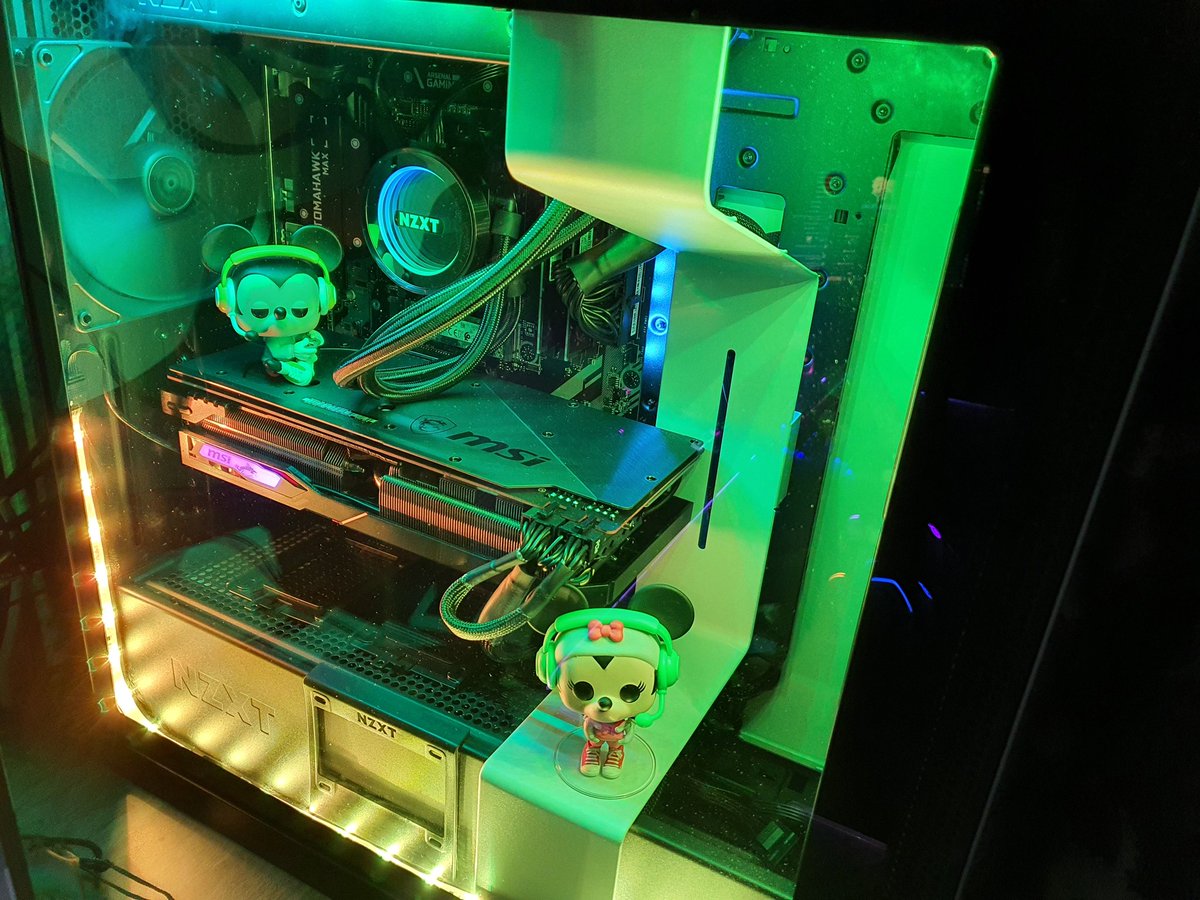 PjewTV's tweet photo. Welcome to your new home #Mickey !
Hope you like your friend #Minnie that has been living here for some weeks now.
I have been trying to find your #twin #gamermickey brother, but sadly have been unsuccessful in The #Netherlands.
@NZXT @OriginalFunko @msitweets #Mixer #Pjew https://t.co/cStw4r1W7k