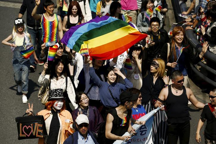 rr_marina's tweet photo. Japan has an opportunity to be a global #LGBT rights leader:

J-ALL, Human Rights Watch, and Athlete Ally strongly call for the elimination of discrimination on the basis of sexual orientation or gender identity under any circumstances.

https://t.co/04YgSNFBcU https://t.co/0soxEC2SAJ