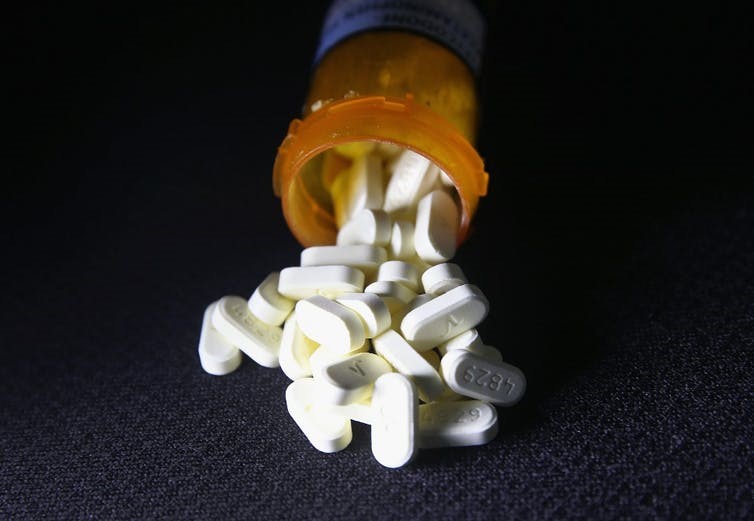 LeCnam's tweet photo. #VendrediLecture Les États-Unis avant le #Covid19 : retour sur l'épidémie mortelle des opioïdes par Michel Gandilhon, chargé d'enseignement, master de Criminologie au Cnam @OFDT dans #CnamBlog et @FR_Conversation 
🇺🇸 https://t.co/SVhBkr8dw7
@sup_recherche @OlivierFaron https://t.co/PIF85jUhvL