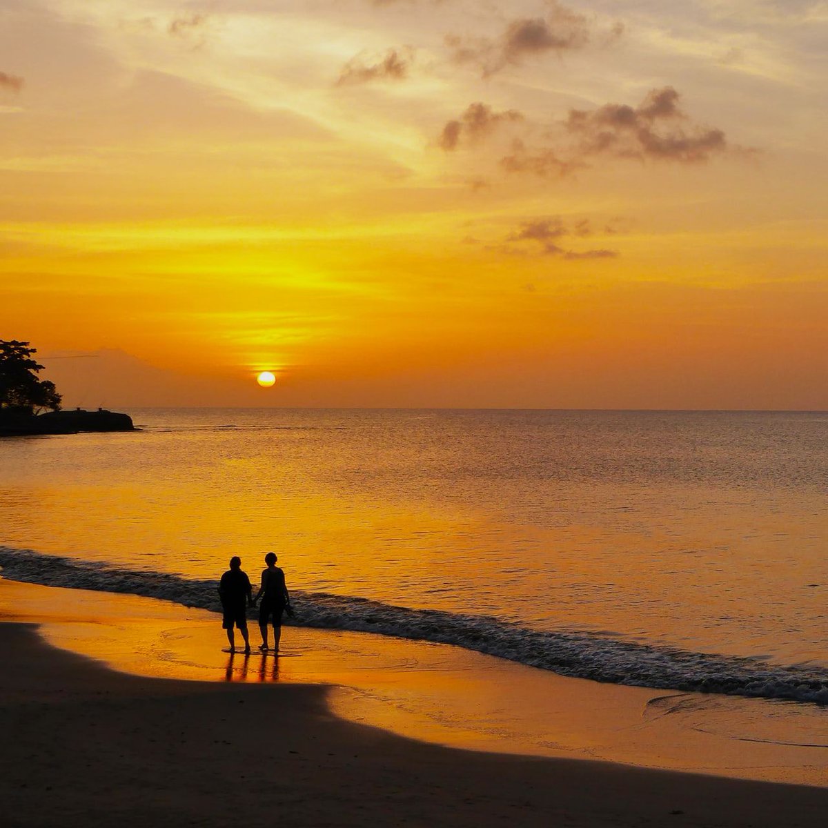 FlyCaribbeanRC's tweet photo. What a sunset 😍 https://t.co/qfCBtFmIOW