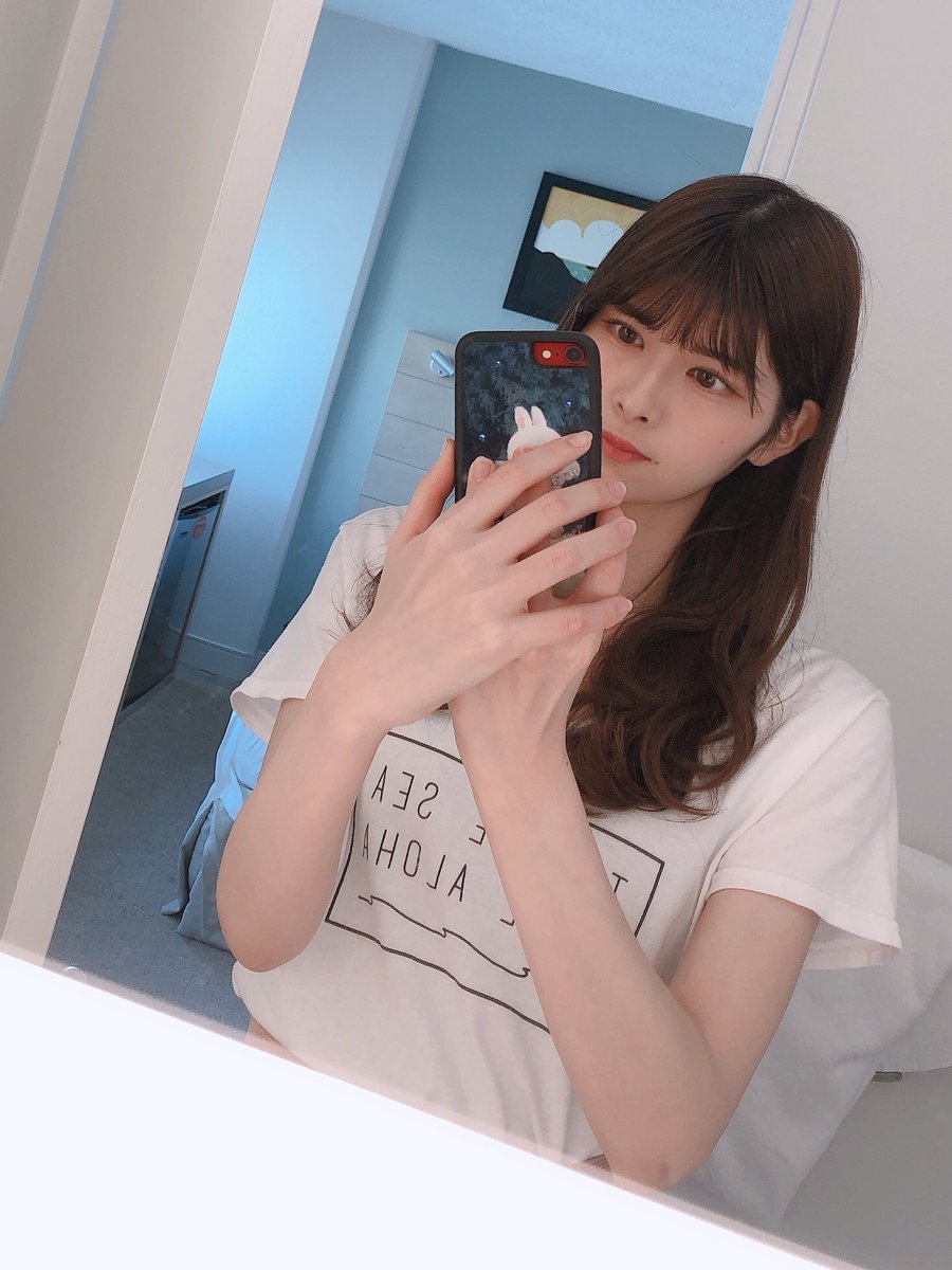 Yumika 太ってる時と今の鏡で撮った写真 スマホ持つ腕とかめっちゃ変わった デブ期の顔やばいですけど ダイエットで顔 の肉なくしてパーツはっきりさせて鼻と顔のマッサージ毎日やって メイクと髪型研究するだけでも変わります 昔に戻りたくないから比較