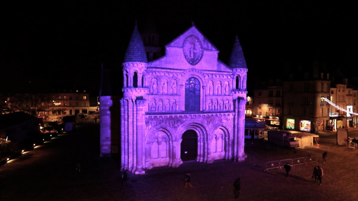 🎨Création contemporaine &amp; patrimoine à #Poitiers : "Quand l'art tisse la ville" #documentaire inédit à voir
📌Ce soir 23:05 <a href="/F3Aquitaine/">France 3 Aquitaine</a> <a href="/F3Limousin/">France 3 Limousin</a> <a href="/F3PoitouChtes/">France 3 Poitou-Charentes</a> #art   #culture NouvelleAquitaine #festival <a href="/TraverseesP/">Traversées_Poitiers</a> @poitiersfr @Grand_Poitiers