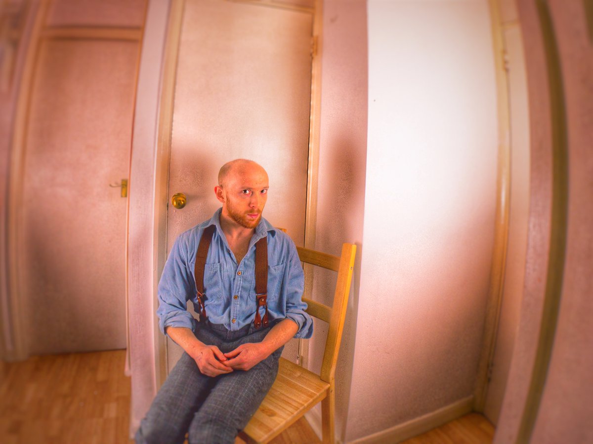 BenjaminEVictor's tweet photo. #BushPhotoChallenge this is me as Vincent Van Gogh :) https://t.co/64WfMndRBt