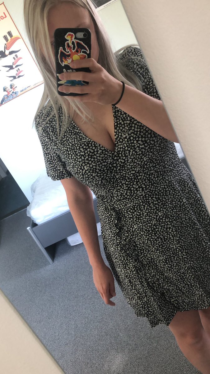 Our2ndDream's tweet photo. This dress just screams @daytoncarrie https://t.co/4HQpMcV84l