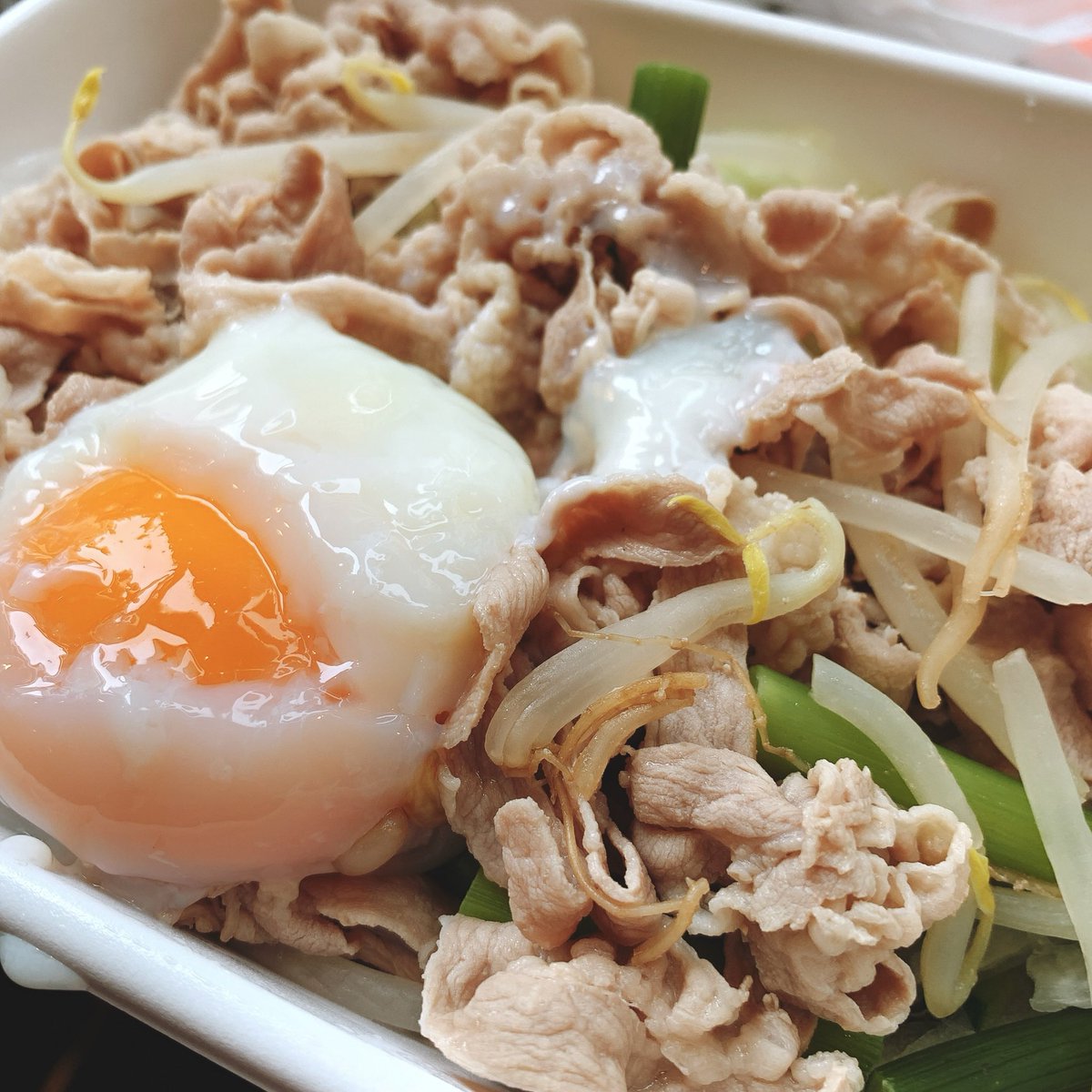 tabeyoufunabasi's tweet photo. 中の人は本日は「ごうにい」さんの"雲白肉丼"をいただきました☺️

雲白肉丼 ¥850

#食べよう船橋 https://t.co/BvsBbeag2A