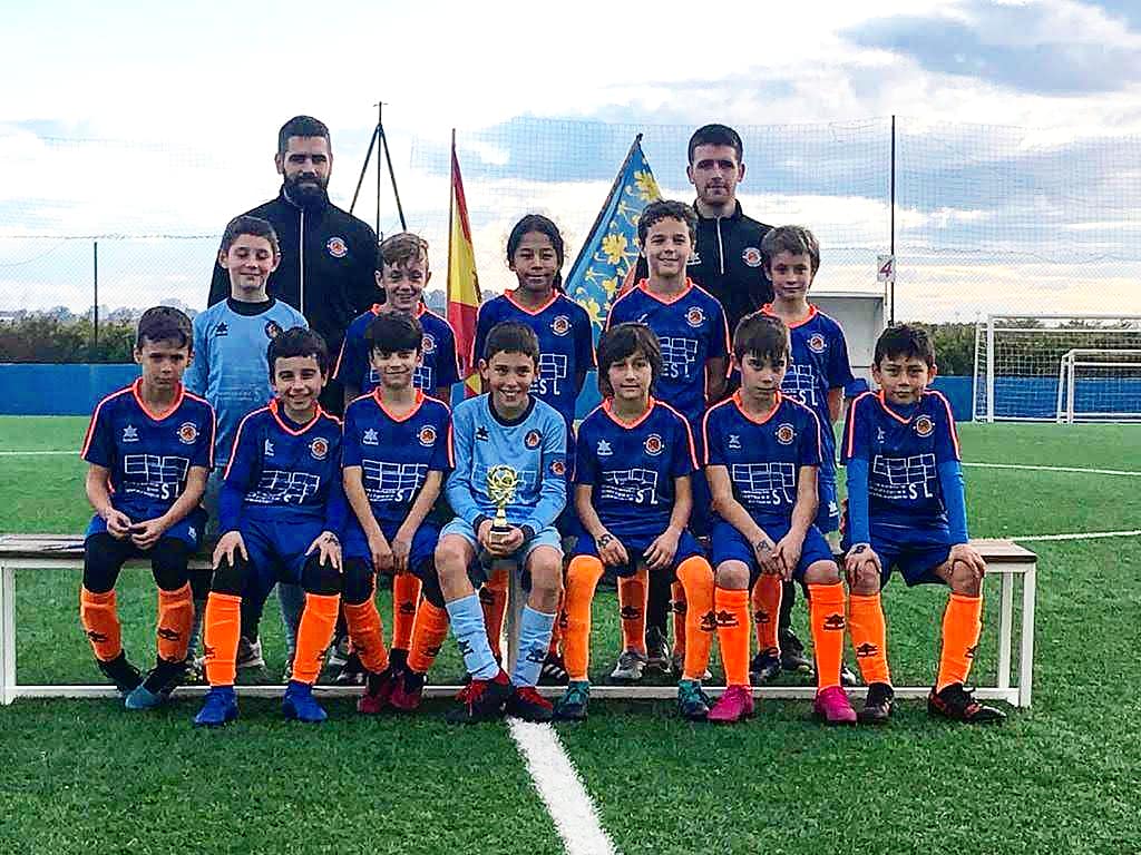 Raúl Márquez, míster BA, muy contento:
"No hay mayor talento q el trabajo en equipo. Hemos aprendido a superar las malas rachas, seguir entrenando duro, nunca dándonos x vencidos, xo sobre todo a ser un gran equipo gracias a vuestro esfuerzo #somosBÁRBAROS "
🔷🔶⚽ #STB #Alboraia