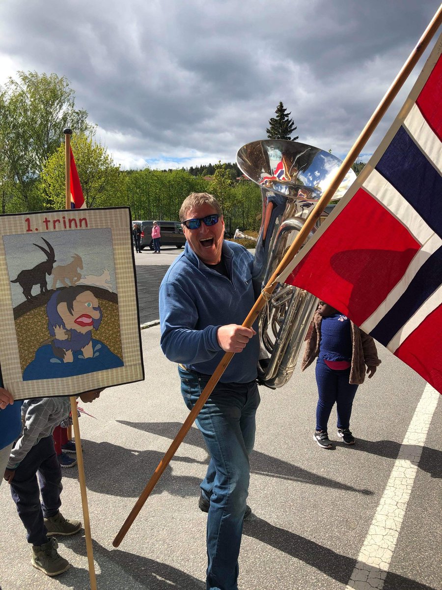 1. Klasse på Myrene skole må jo ha levende musikk i toget 😎😃😂🤣😆😉👍🇧🇻