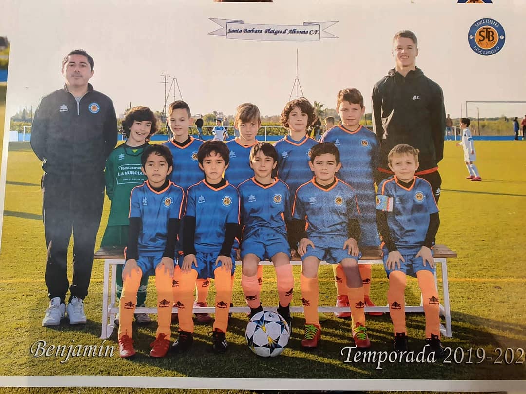 El entrenador del BB, Ramón Nueda, encantado:

"Increíble este grupo de chavales que ante las adversidades nunca dejaron de competir y de querer aprender en cada entrenamiento y partido. 
Sólo puedo decirles gracias por creer."
⠀
🔷🔶⚽💪🏼🌟 #STB #PlatgesdAlboraia #Alboraia
