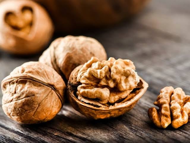 Good Morning
#Cardiologists recommend eating 5-6 #WALNUTS daily,  
to cut your risk of Heart Attack by half and add almost 3 #healthy years to your life.
.
.
#vitamin #shatras #agri #covid19 #herbsherbs #medicine #care #vegetables #fruit #healthcare