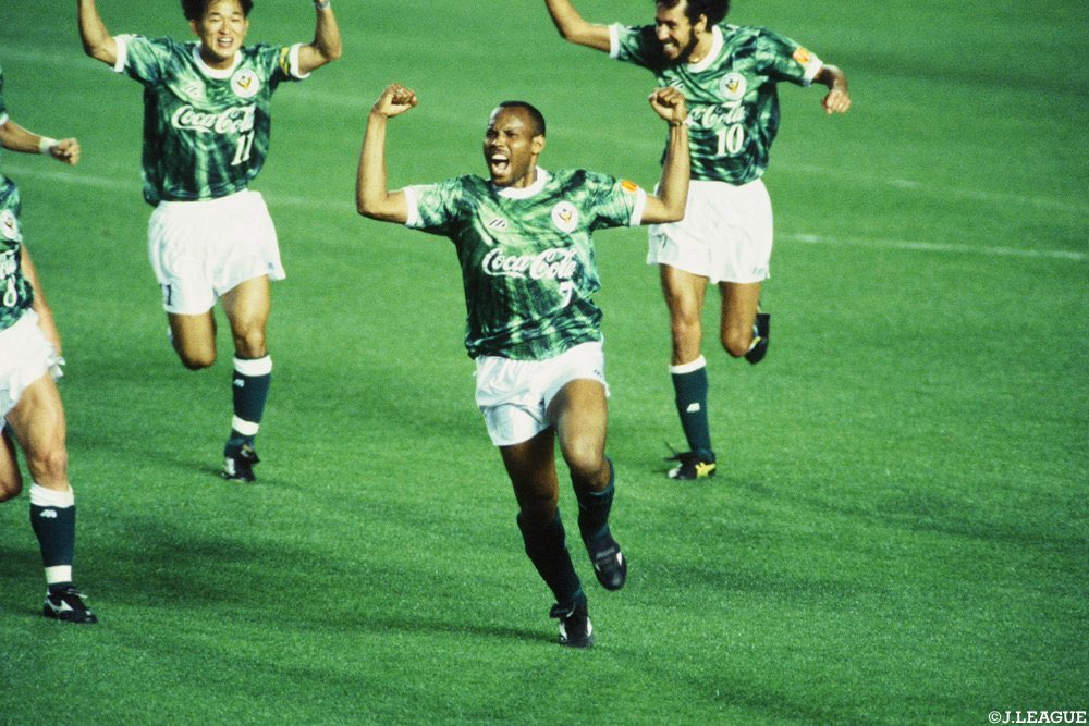 ｊリーグ 日本プロサッカーリーグ おうちでｊリーグ 93ｊリーグサントリーシリーズ 第1節 ヴェルディ川崎 Vs 横浜マリノス ｊリーグ初ゴールを決めたのは ヴェルディ川崎のマイヤー選手 柱谷哲二 さん 北澤豪 さん 木村和司
