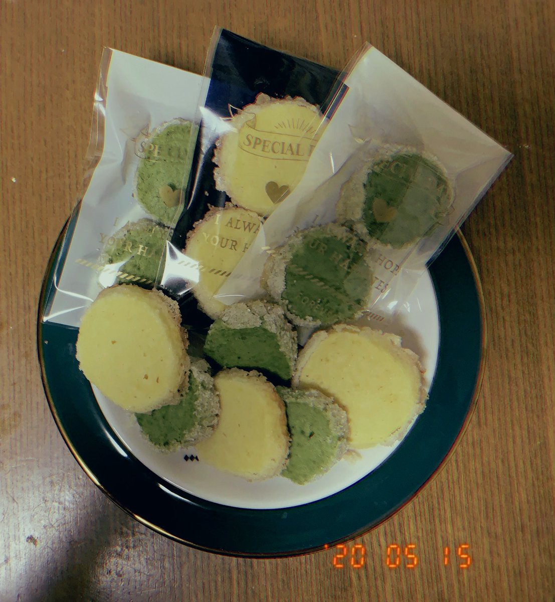 Sin0228fish's tweet photo. 友達に教えて貰ったレシピで
クッキー焼いた！
良い感じにサクサクや💪🏻

#お菓子作り https://t.co/Cs1UApW9i7