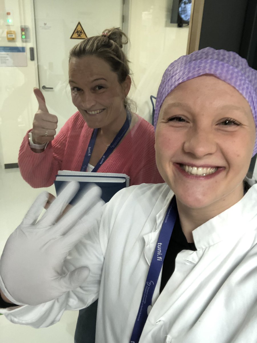 AlmaYrjanainen's tweet photo. We found a loophole in #socialdistancing ! An impromptu chat with my colleague @LViiri through the glass door in @TampereUni 💁🏼♀️ Fabulous! #coeboc @coeboc #WomenInSTEM #cellbiology #organonachip https://t.co/QrHljI7GE6