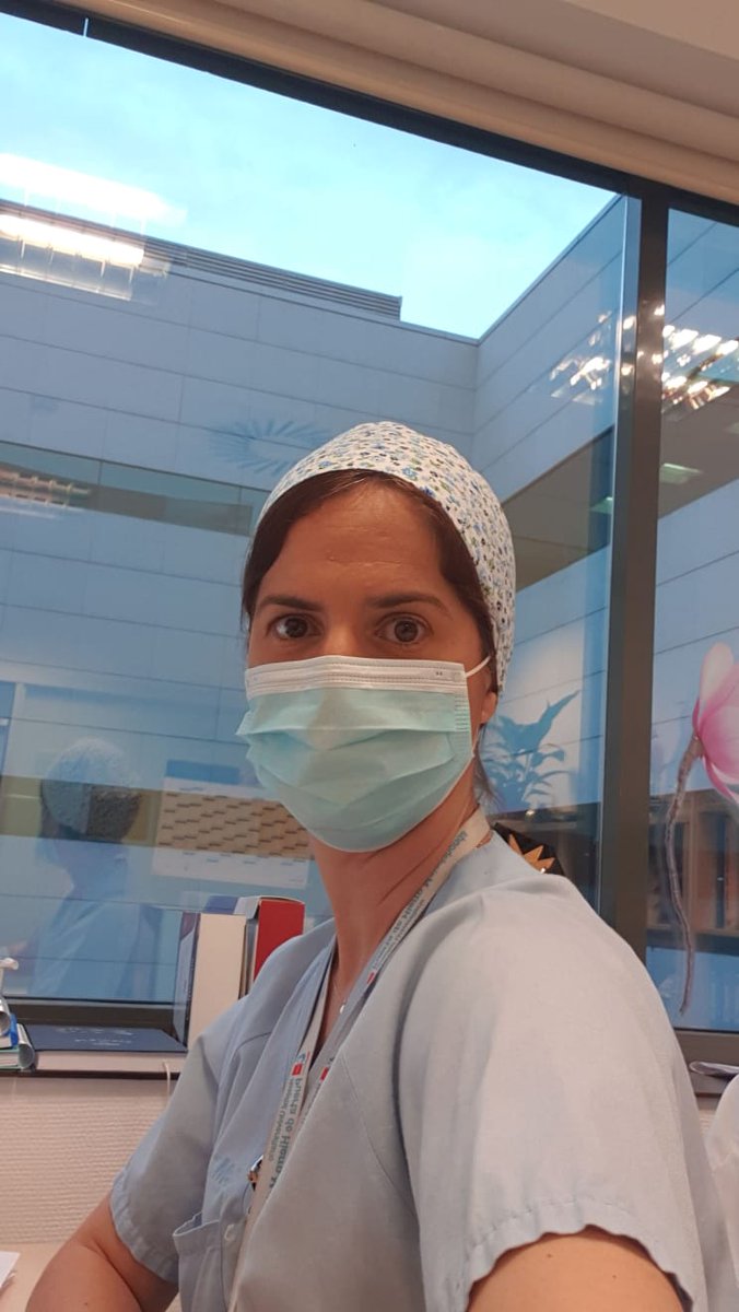 JuntosSalimos's tweet photo. Seguimos celebrando #DíaInternacionaldelaEnfermería🌍
Marta Michelena del Hospital #PuertaDeHierro, Supervisora de reanimación de cirugía cardíaca y torácica del bloque quirúrgico de la paz 👏🏻Gracias👏🏻
#somospuertadehierro
#HospitalLaPaz #COVID19 #Madrid
#juntossalimos https://t.co/ie514MiLgC