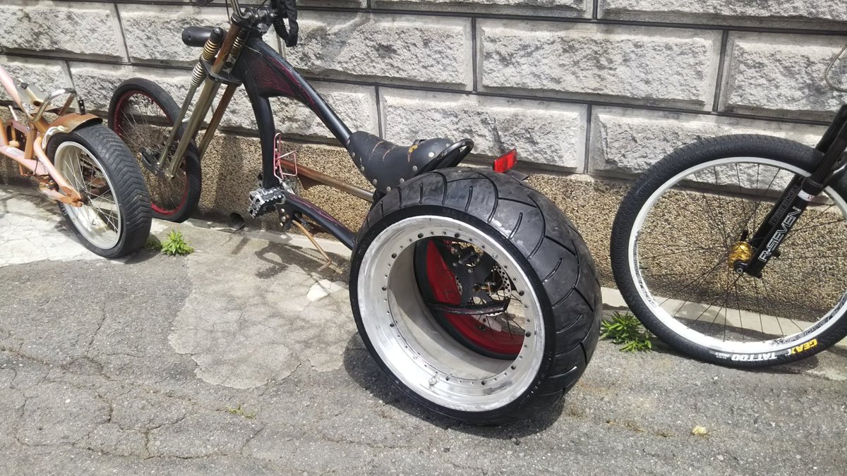 osayan033's tweet photo. イメージしてみた！

#手組み
#custom　#カスタム　#自転車
#schwinn #stingray　#schwinnstingray 　#極太タイヤ　#widetire #bicycle　#Bike 
#タイヤ https://t.co/3R6XZIBJ1V