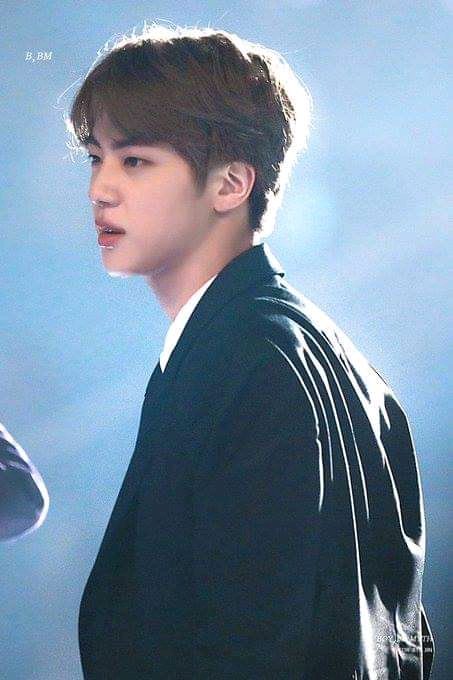 ICE171109's tweet photo. OUR WORLD WIDE HANDSOME KIM SEOK JIN💜✨ https://t.co/9EIAuH6zGw
