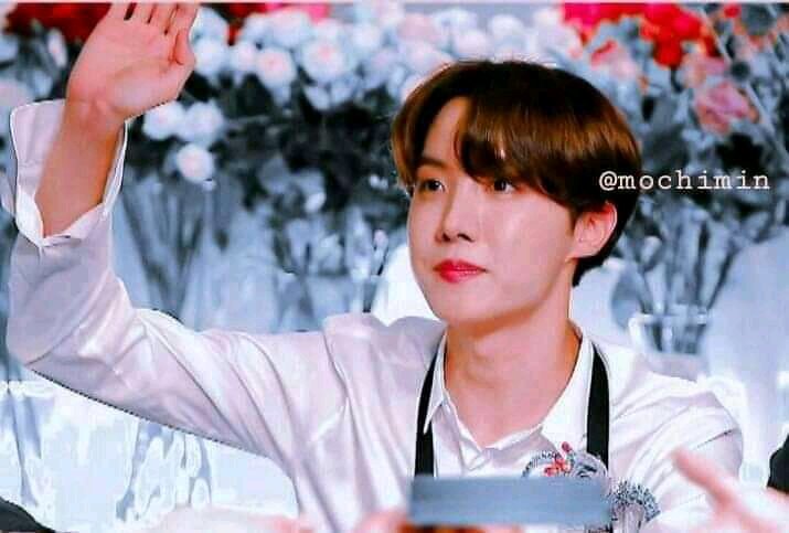 ICE171109's tweet photo. OUR SUNSHINE HOBI🥺💜 https://t.co/FStuaMLW7q