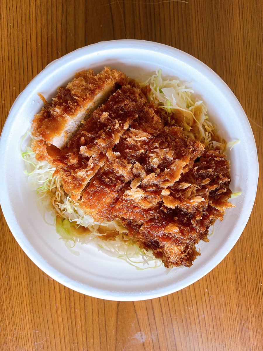 経堂テイクアウト グルメ とんかつ 美よし ソースカツ丼 農大の近くにある 安い旨いのとんかつ屋さん 絶妙な揚げ加減で柔らかくなった肉厚の豚肉がソースと最高にマッチしてます 650円以上の価値があるのは間違いないです T Co Ixirdja62t