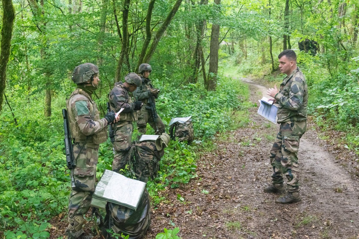 armeedeTerre's tweet photo. Fin de #FGE pour nos jeunes "bisons" du #126RI. Ils achèvent leur formation avec un raid pendant lequel ils ont été évalués en combat, armement, transmission et topographie.
#FierEtVaillant
#RenaîtreEtVaincre https://t.co/O9AV2Ra9fI