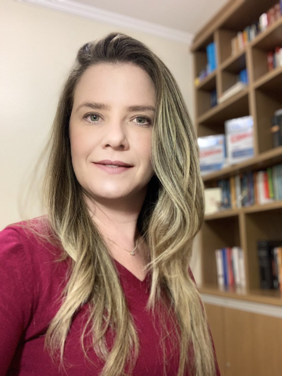 profcapascolati's tweet photo. Sala de aula, mi casa; Escritório, mi casa; Pólo Damasio Santo Amaro, mi casa; exercício 🏋️‍♀️, mi casa 🧐🙃😁tudo, mi casa 🏡🙄 #quarentena #micasasucasa #emcasa #ficandodoida https://t.co/iwjiyLxwmH