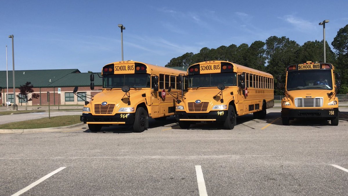 STPES has the best bus drivers in the county!!! The buses are heading back.. 🚌🦜