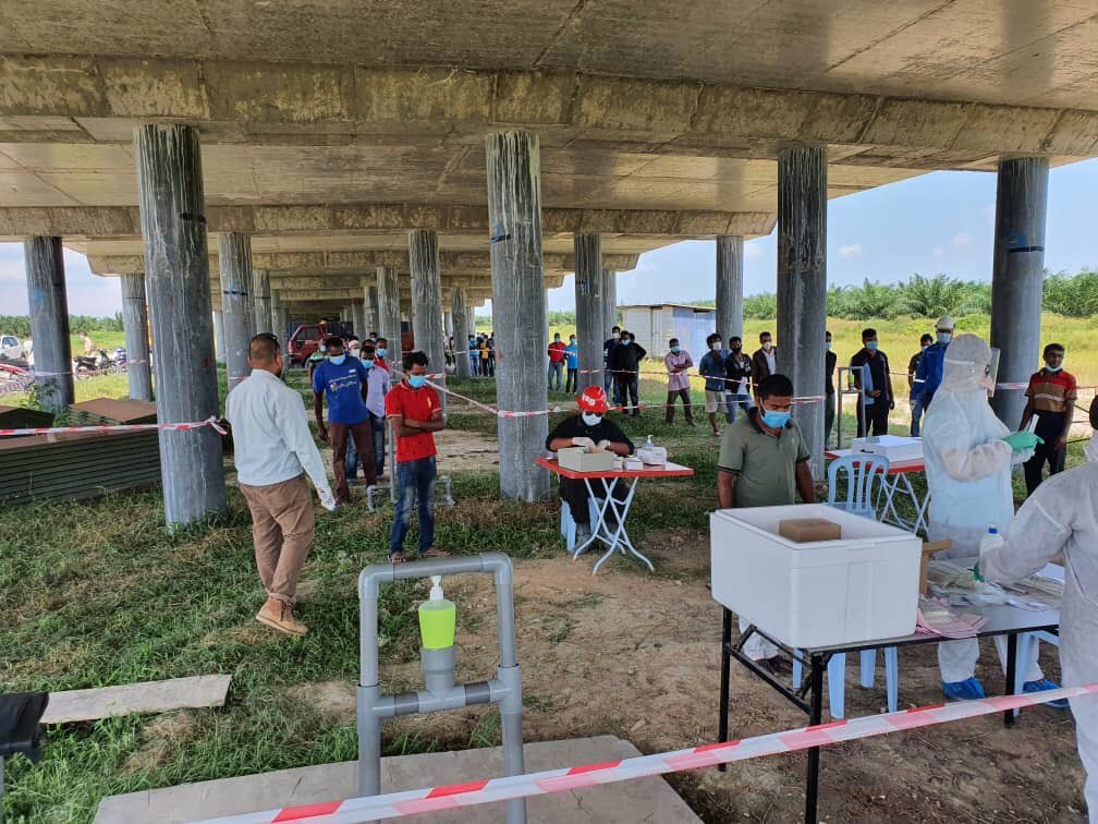 UPKZU1's tweet photo. Seramai 190 orang pekerja warga asing menjalani COVID-19 swab test
@MOWorks @CIDBMALAYSIA @RuslanAbdAziz @Zulakmal8 @PetraJayaMP @JKRMalaysia @CawJalanJKR https://t.co/5lsLqFabtL