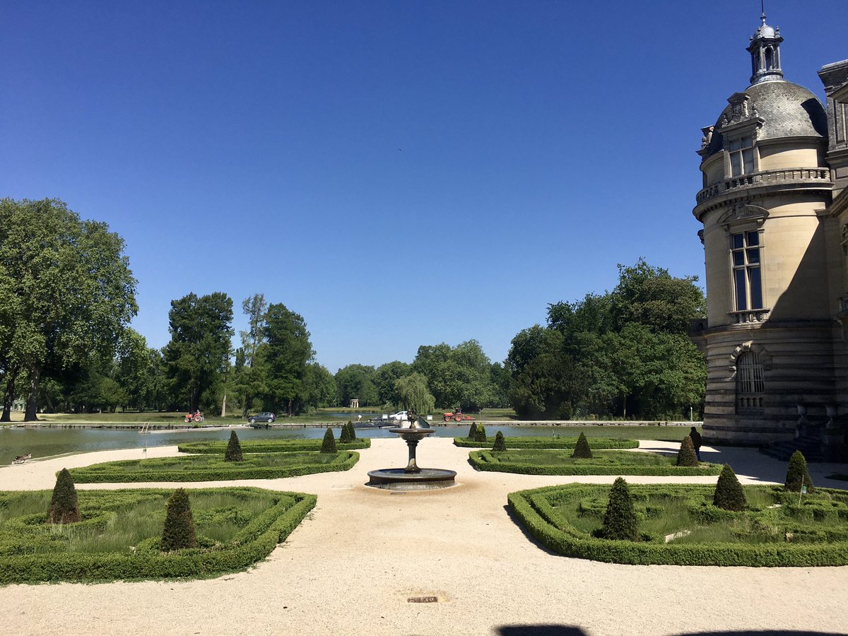 Sebastien_SAF's tweet photo. Top départ de la deuxième année d’essai au Domaine de Chantilly pour protéger les buis de la pyrale par confusion sexuelle des adultes. Suite d’une première année synonyme de réussite et d’espoir !
#Biocontrôle @chantillydomain @SumiAgroFrance https://t.co/opwCu26y1P