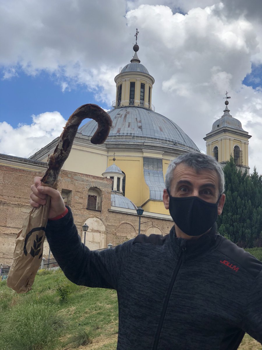 <a href="/osfmadrid/">ObradorSanFrancisco</a> nuestro horno de pan diario ha sacado hoy el garrote del Santo para celebrar #SanIsidro

Ha volado!! Brutal!!  Buenísimo!!! El mejor pan de #Madrid