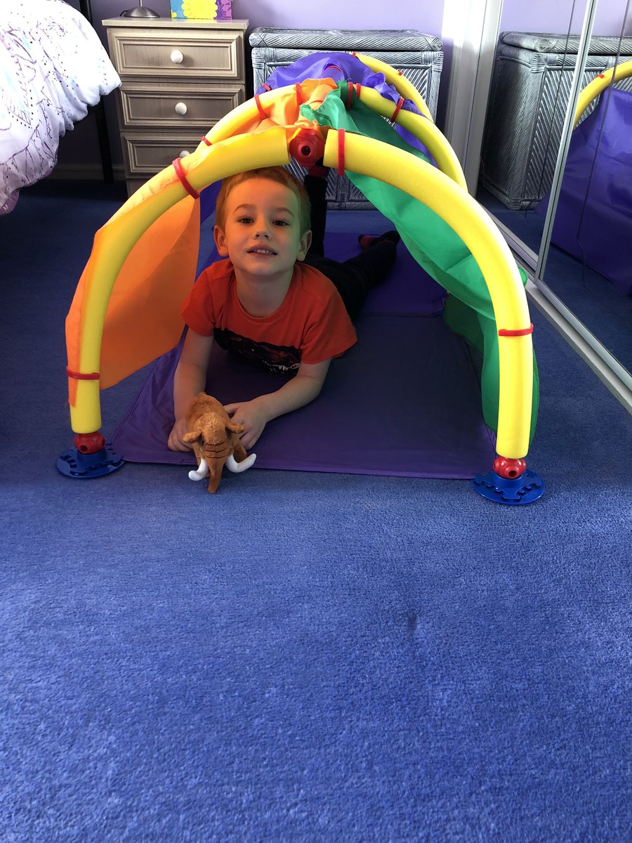 Eleonore36's tweet photo. @ShotleyBPrimary #ShotleyBridgeReception Fort building https://t.co/gFq4dVRKH3