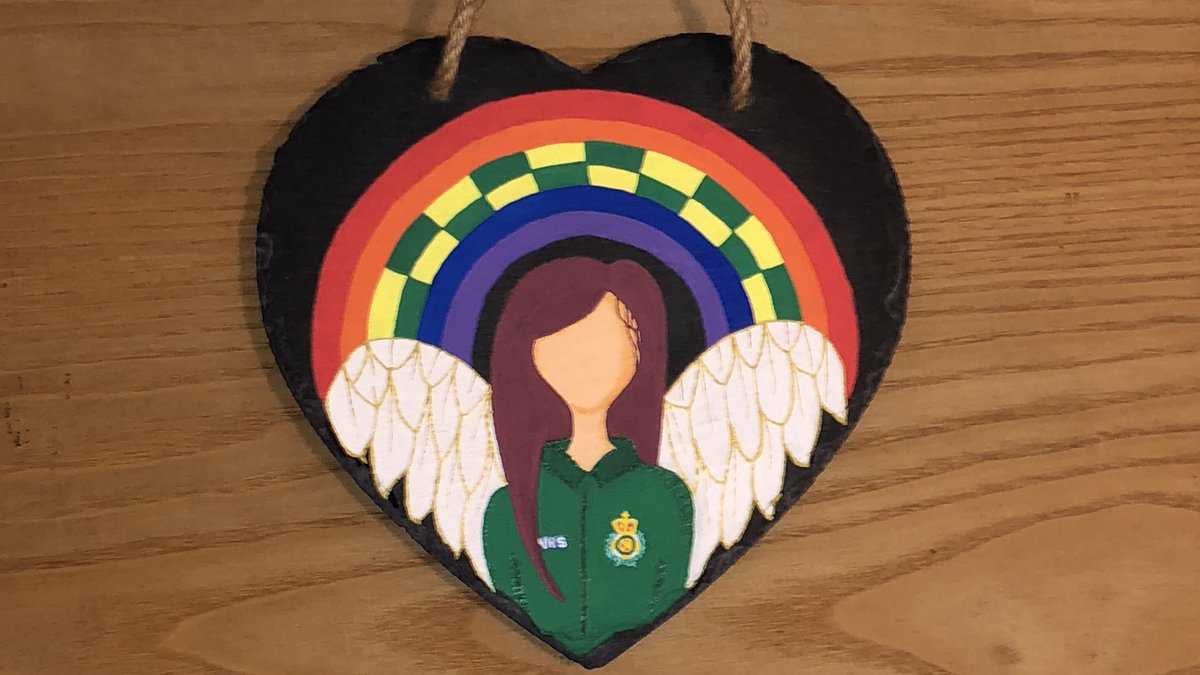 Gemmalevers's tweet photo. #comfortpebbles2020  brought a wee tear to my eye ❤️🌈 #ThankYouNHS (@ComfortPebbles ) https://t.co/RpX87IIzlH