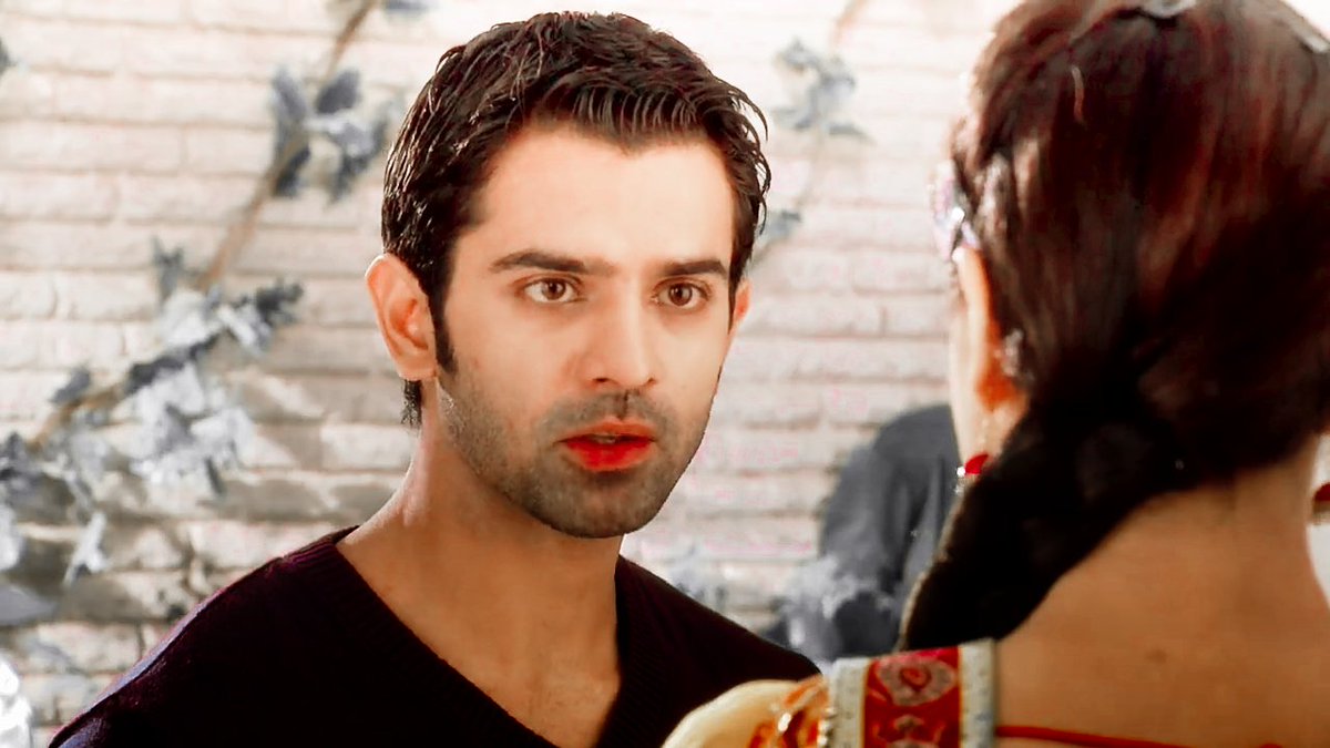K - "Sir was falling.. This fell as I was trying to save him.”A - "I was falling?”  “You were falling. I saved you.” lol #Arshi  #RabbaVe  #IPKKND #SanayaIrani  #BarunSobti