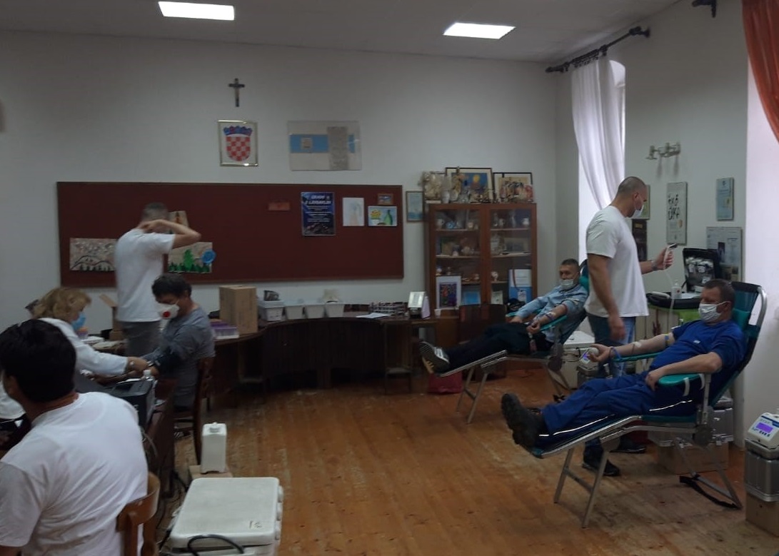 CEMEX_UK's tweet photo. We continue to work together to build communities and help society. Recent activities include:
🍊Oranges donation in Spain
💉Blood donation in Croatia
🌐Virtual School in Poland
📱Digital devices donation in Germany and UK
💧Sanitiser gel donation in UK, Germany and France https://t.co/MjbcmtSgt7