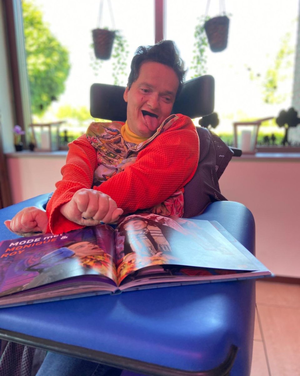 Over #MooieMomenten gesproken...
Soms zegt een foto meer dan 1000 woorden. We delen graag een foto van Monique die háár boek ontving.

#boek #severinus #veldhoven #ditmaaktmijgelukkig