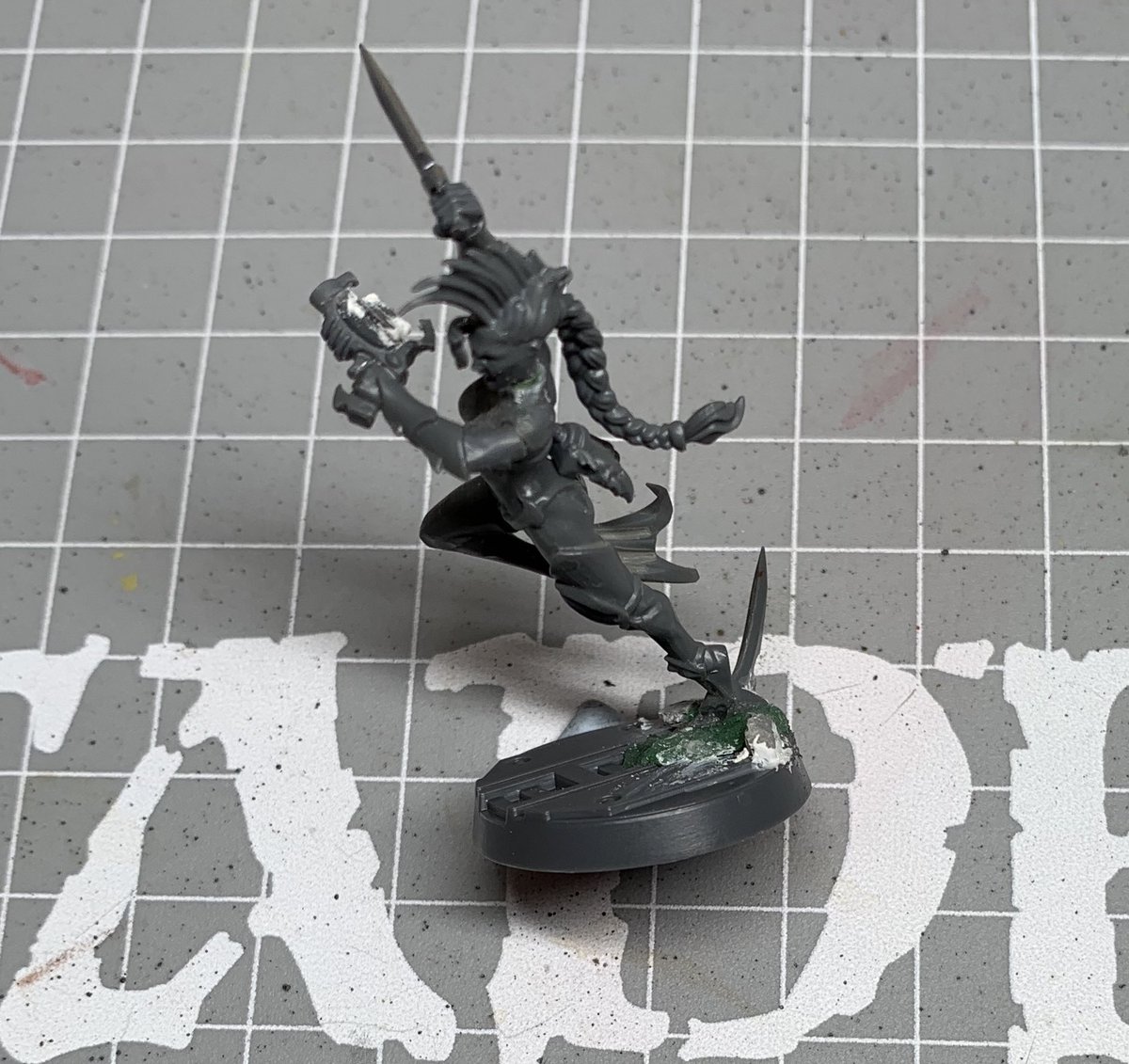 CHellicar's tweet photo. Another converted Escher Juve for my Necromunda gang. Using Witch Elves as the base works well for proportions. Had to scratch build a stun gun for her
#necromunda #houseescher #escher #eschergang #gamesworkshop #specialistgames #forgeworld #underhive #warmongers #kitbash #aleves https://t.co/wFw4LVkWZE