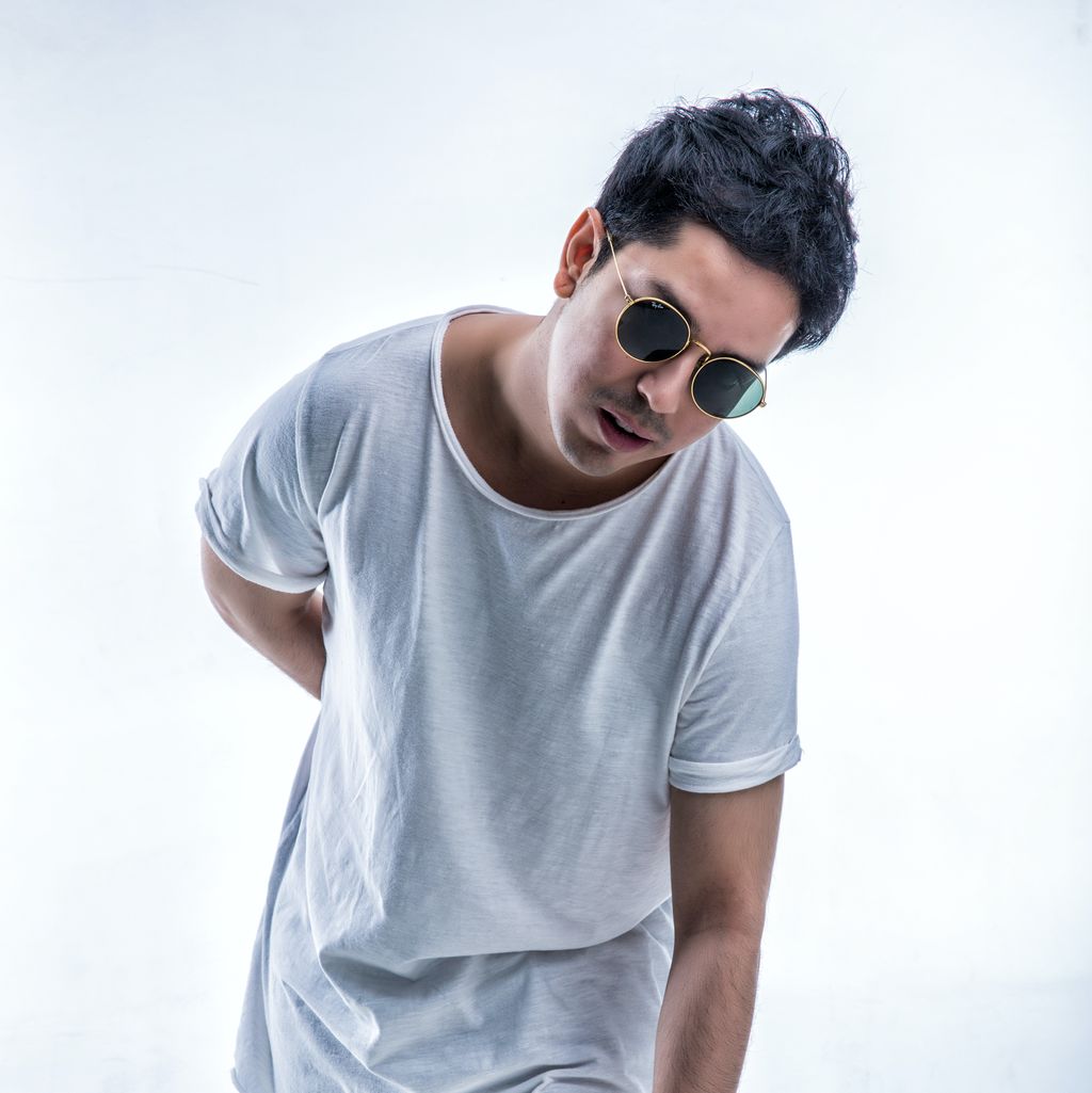 spinninasia's tweet photo. We've been waiting for this one for a long time-- @22bulletsmusic releases his first under Spinnin' Records Asia next Friday!! Be sure to pre-save "Looking at the Moon" now. 🌕
Pre-save now: https://t.co/Yqm0WSfzsS
#22bulletsmusic #LookingattheMoon #SpinninRecordsAsia https://t.co/5MRYsvoc5V