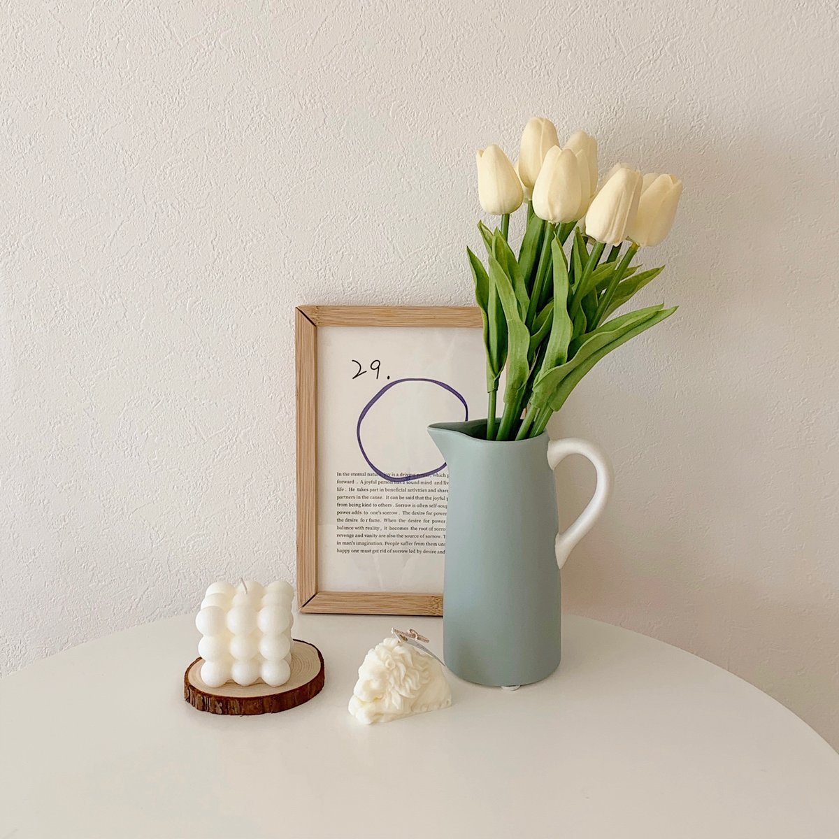 Little Rooms 昨日 4種類の花瓶が再入荷しました カスミソウやバラなどが開花してお部屋にお花が欲しくなる季節 こんな花瓶はいかがですか Aurora Flower Vase 陶器のポット ワイヤーフレームの一輪挿し Donut Ceramic Vase T Co