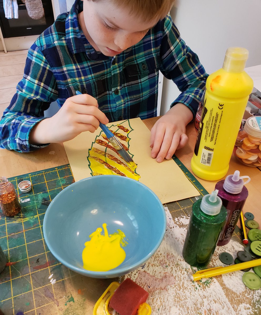 Get #crafting to raise awareness of urban #trees between May 16-24. #SaveourStreetTrees is asking you to turn over a #NewLeaf for the <a href="/UrbanTreeFest/">UrbanTreeFestival</a> &amp; 'grow' a virtual #forest in your window! Info at: saveourstreettrees.org/urbantreefesti… <a href="/EcoSchools/">Eco-Schools England</a> <a href="/EcoKidsPlanet/">Eco Kids Planet Magazine</a> <a href="/BBCNorthampton/">BBC Northamptonshire</a>