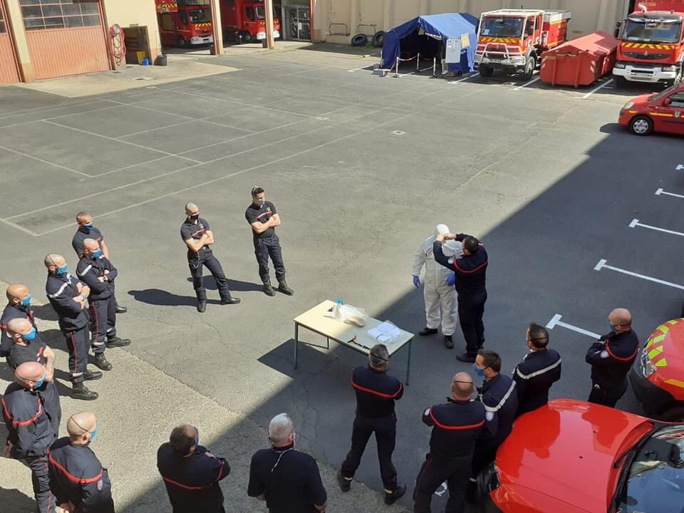 🚨[#ToujourSPrêts] #Covid19 n’a malheureusement pas disparu Au quotidien les #SapeursPompiers @SDIS34 fidèles à leur slogan ToujourS-Prèsents sont proches de vous quand vous les sollicitez En quelques images retrouvez les temps forts de leur mobilisation pendant le confinement