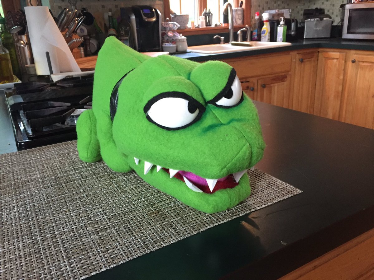 GruntVeizatun's tweet image. #Klaptrap from #donkeykong64. He’s also got a voice box that makes the “grrr grrrr bark bark!” Sound. #puppet @dkvine @Daley_Kong @KRoolKountry @AdamKreutinger @WinkySteve