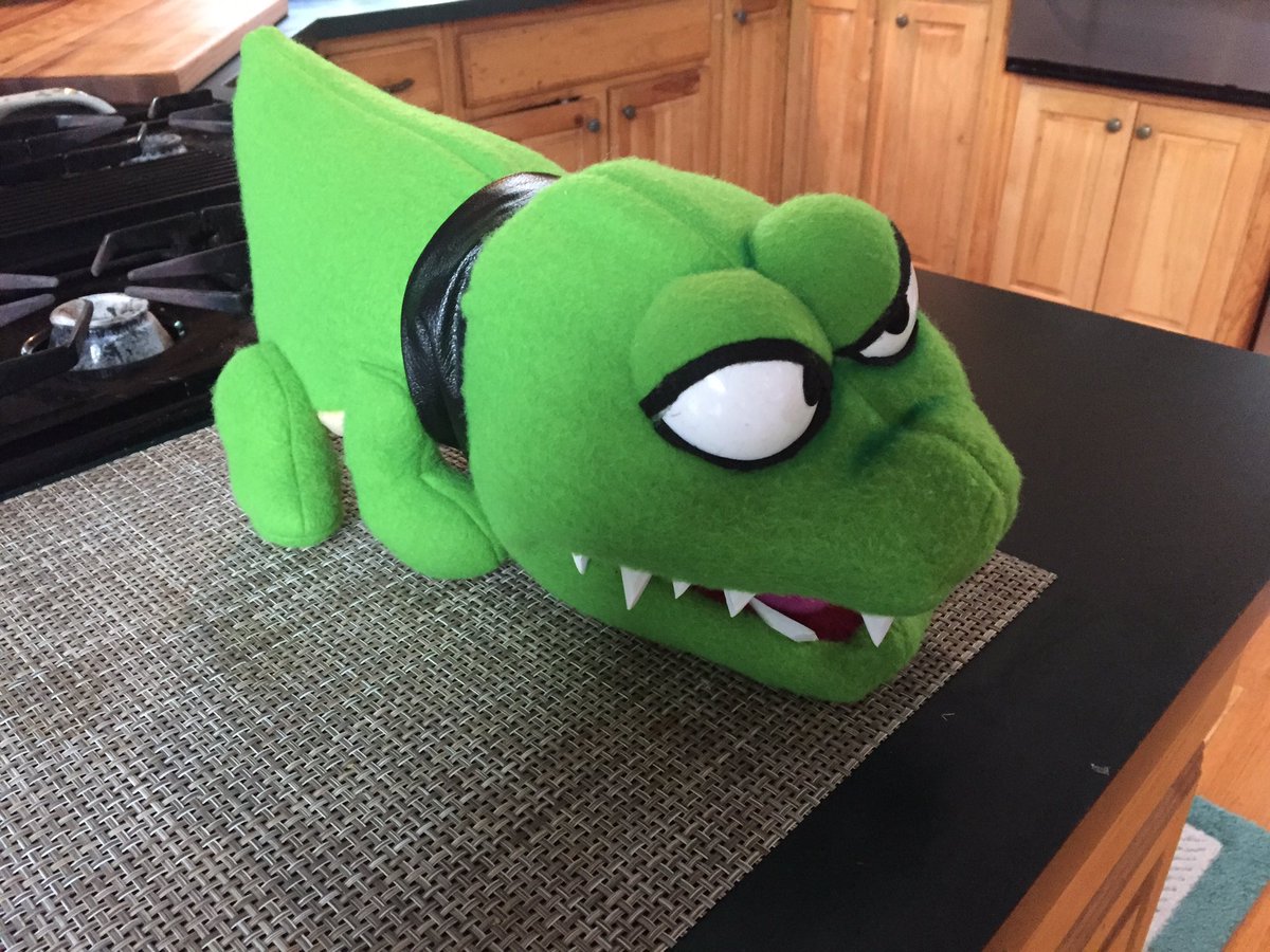 GruntVeizatun's tweet image. #Klaptrap from #donkeykong64. He’s also got a voice box that makes the “grrr grrrr bark bark!” Sound. #puppet @dkvine @Daley_Kong @KRoolKountry @AdamKreutinger @WinkySteve