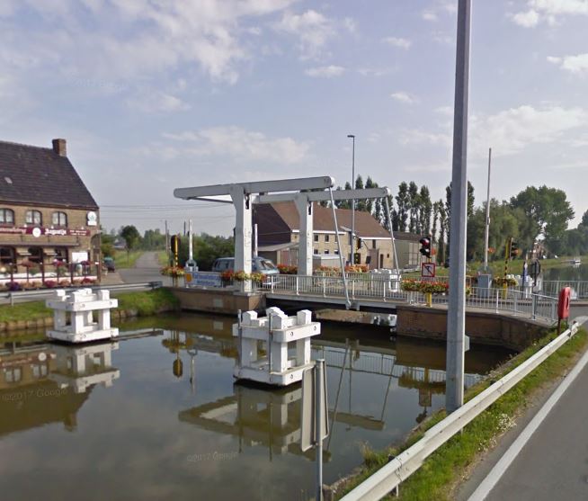 🚧Vanaf volgende week worden de bruggen op het kanaal Plassendale-Nieuwpoort grondig gereinigd. 18/5 zal de Rattevallebrug in <a href="/gem_Middelkerke/">Gemeente Middelkerke</a> volledig afgesloten zijn voor verkeer: 🚙🚴‍♀️🚶‍♂️ kunnen een omleiding volgen. Alle andere bruggen blijven overdag open voor verkeer.